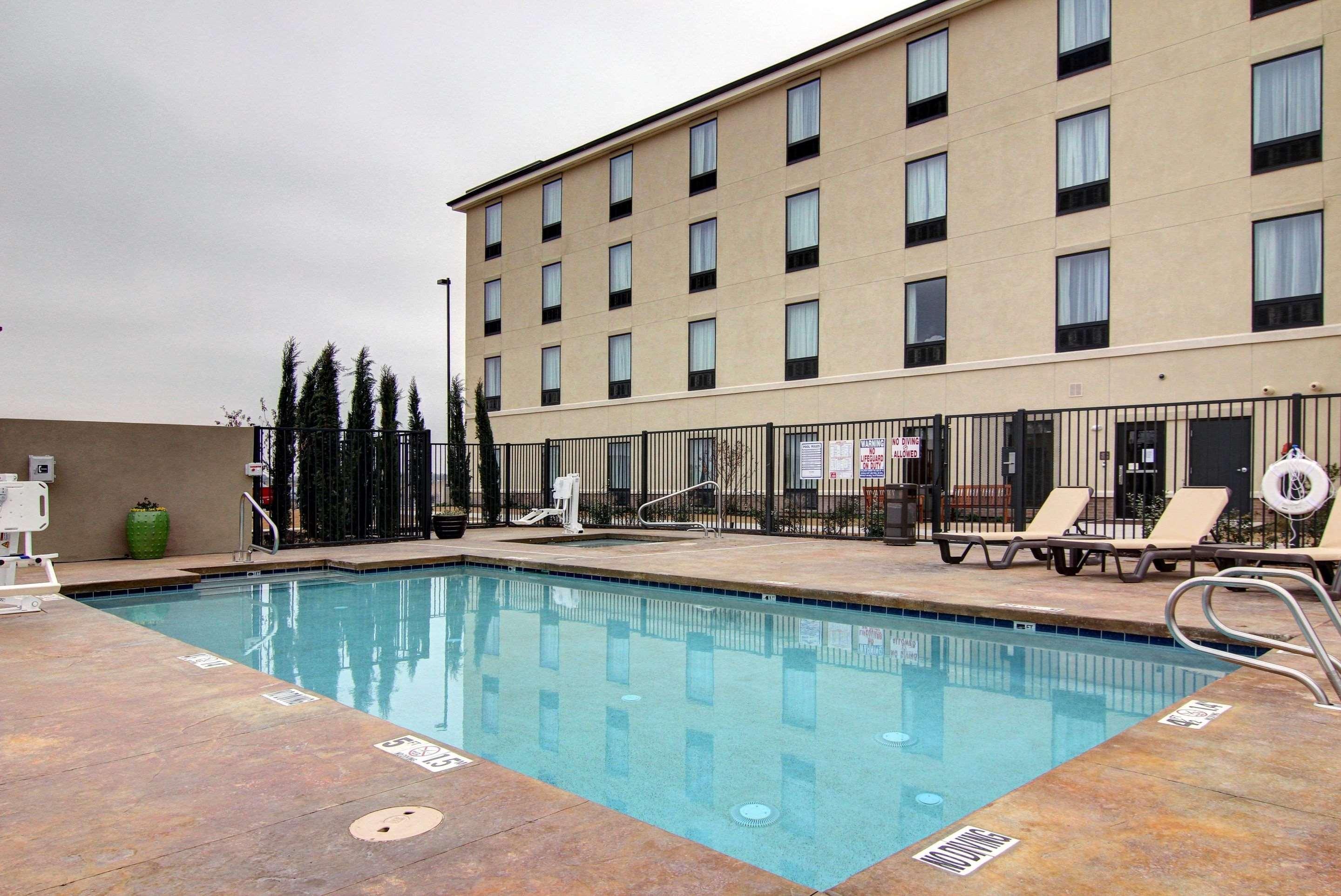 Comfort Suites Carlsbad Exterior photo