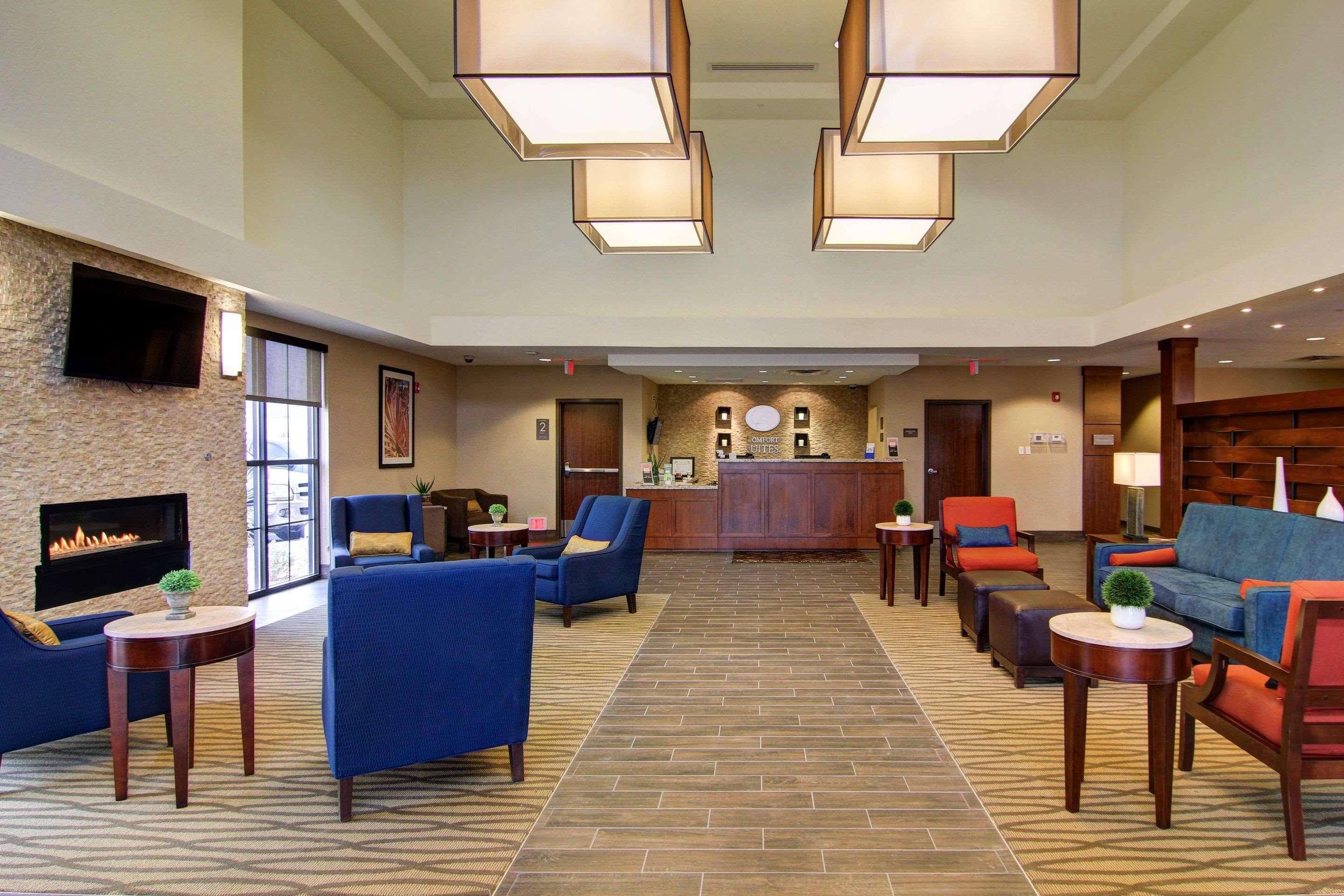 Comfort Suites Carlsbad Exterior photo