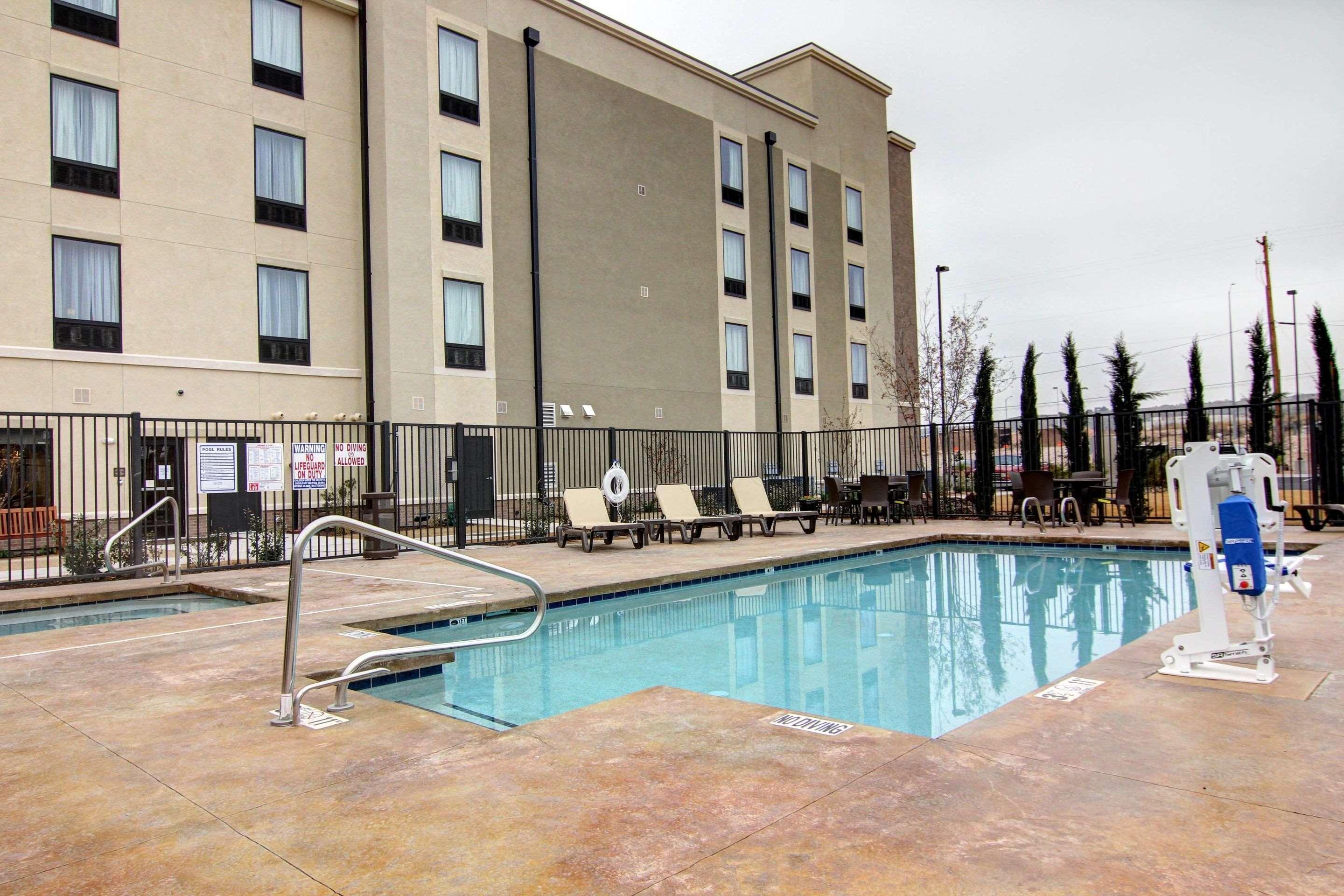 Comfort Suites Carlsbad Exterior photo