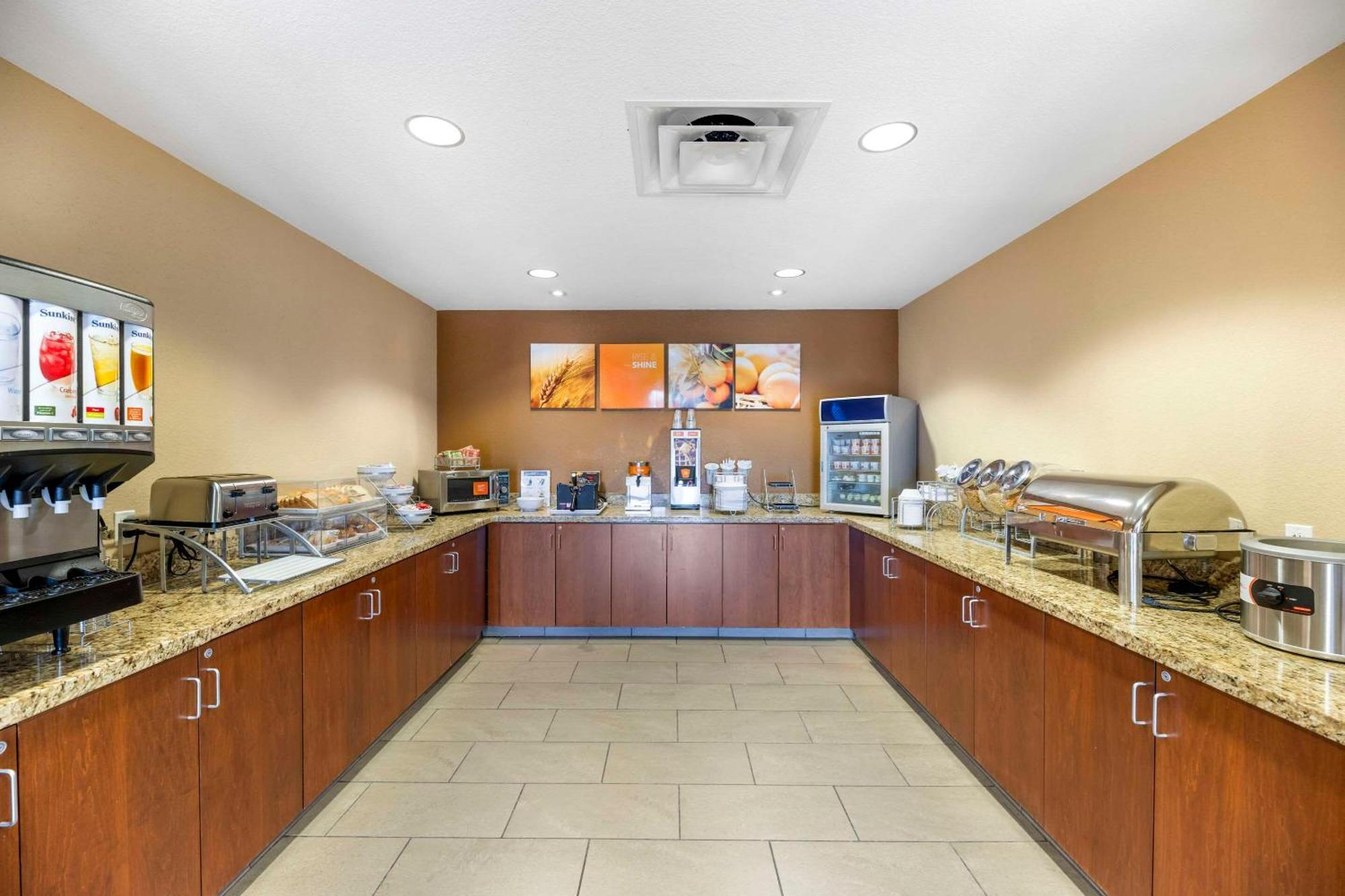 Comfort Suites Carlsbad Exterior photo