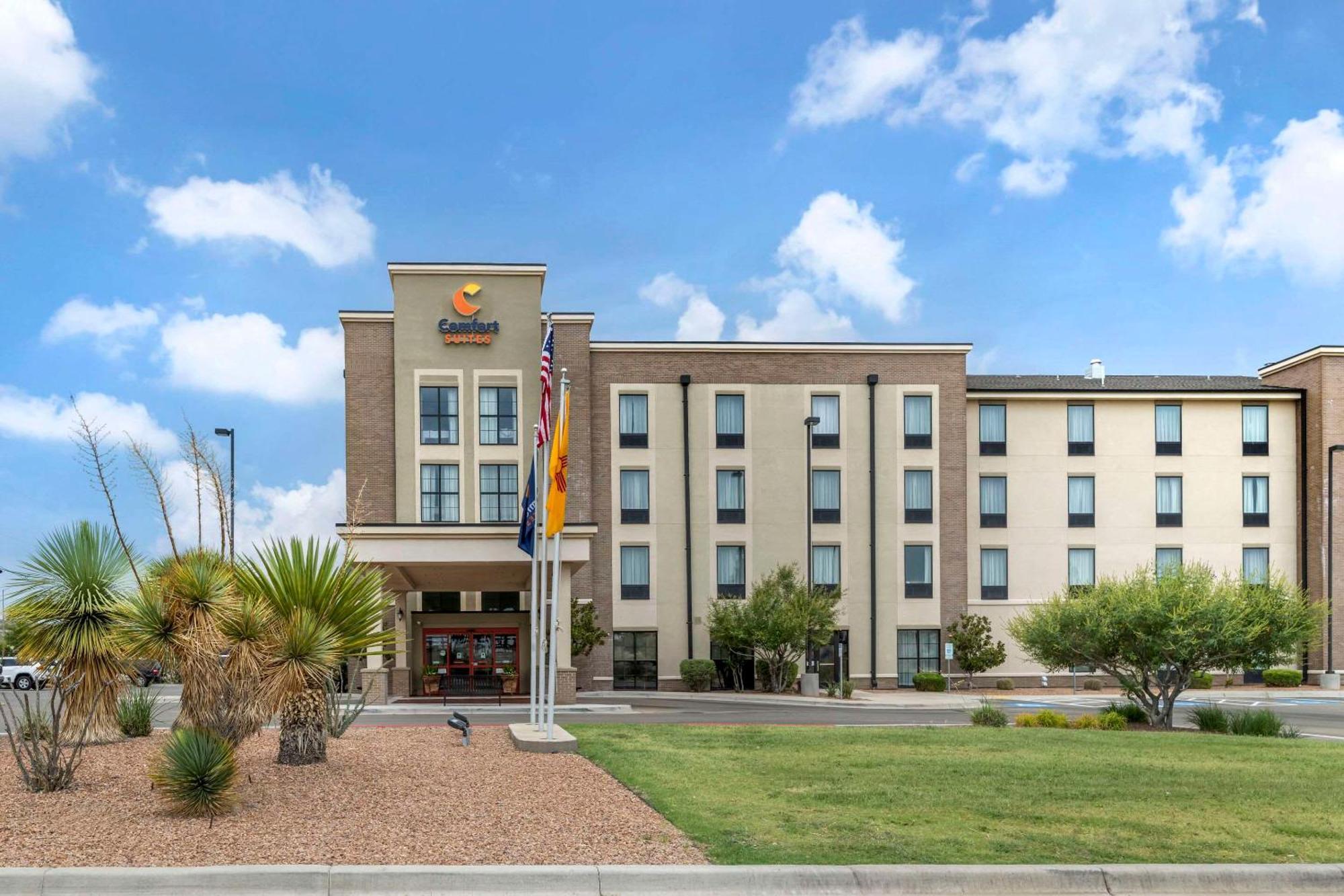 Comfort Suites Carlsbad Exterior photo